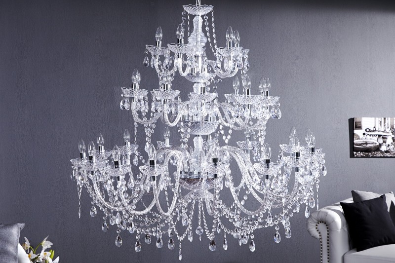 Lustre suspendu classique à 30 bougies coloris transparent