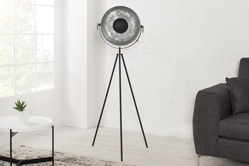 Lampadaire moderne en acier inoxydable et en aluminium coloris noir et argenté