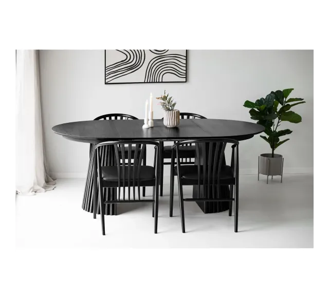 Pack ambiance moderne – Table chêne noir, chaises bois et déco coordonnée