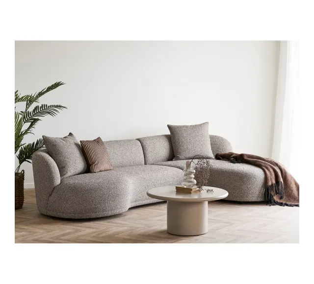 Ambiance moderne-Canapé d’angle brun & table basse ronde verte