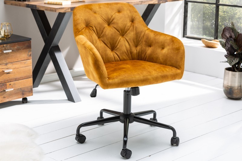 Chaise de bureau en velours coloris  jaune moutarde avec un dossier capitonné