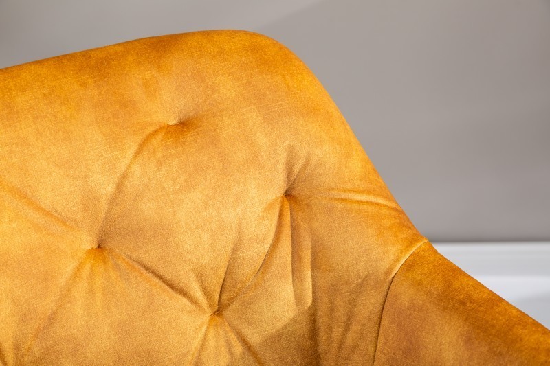 Chaise de bureau en velours coloris  jaune moutarde avec un dossier capitonné