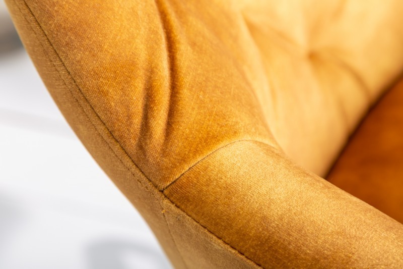 Chaise de bureau en velours coloris  jaune moutarde avec un dossier capitonné
