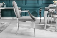 chaise design baroque de salle à manger en velours coloris gris avec accoudoirs