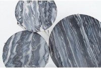 Table basse design en marbre coloris gris avec piétement en métal argenté