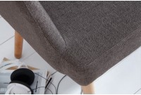 Banc design scandinave coloris gris foncé en tissu avec pieds en bois massif