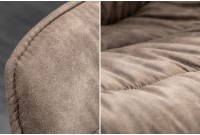 Chaise design scandinave de salle à manger coloris taupe en microfibre avec piétement en métal