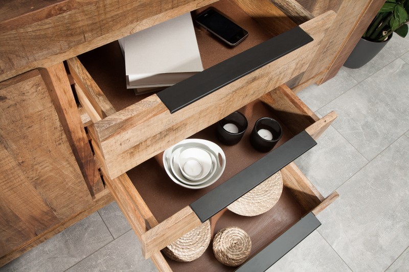 Bahut design industriel de couleur naturelle en bois massif à 2 portes et 3 tiroirs