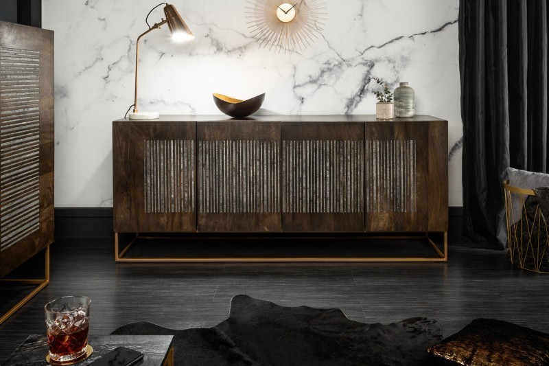 Bahut contemporain à 4 portes en bois massif coloris brun naturel avec pieds en métal doré