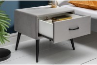 Table de chevet en velours coloris gris argenté